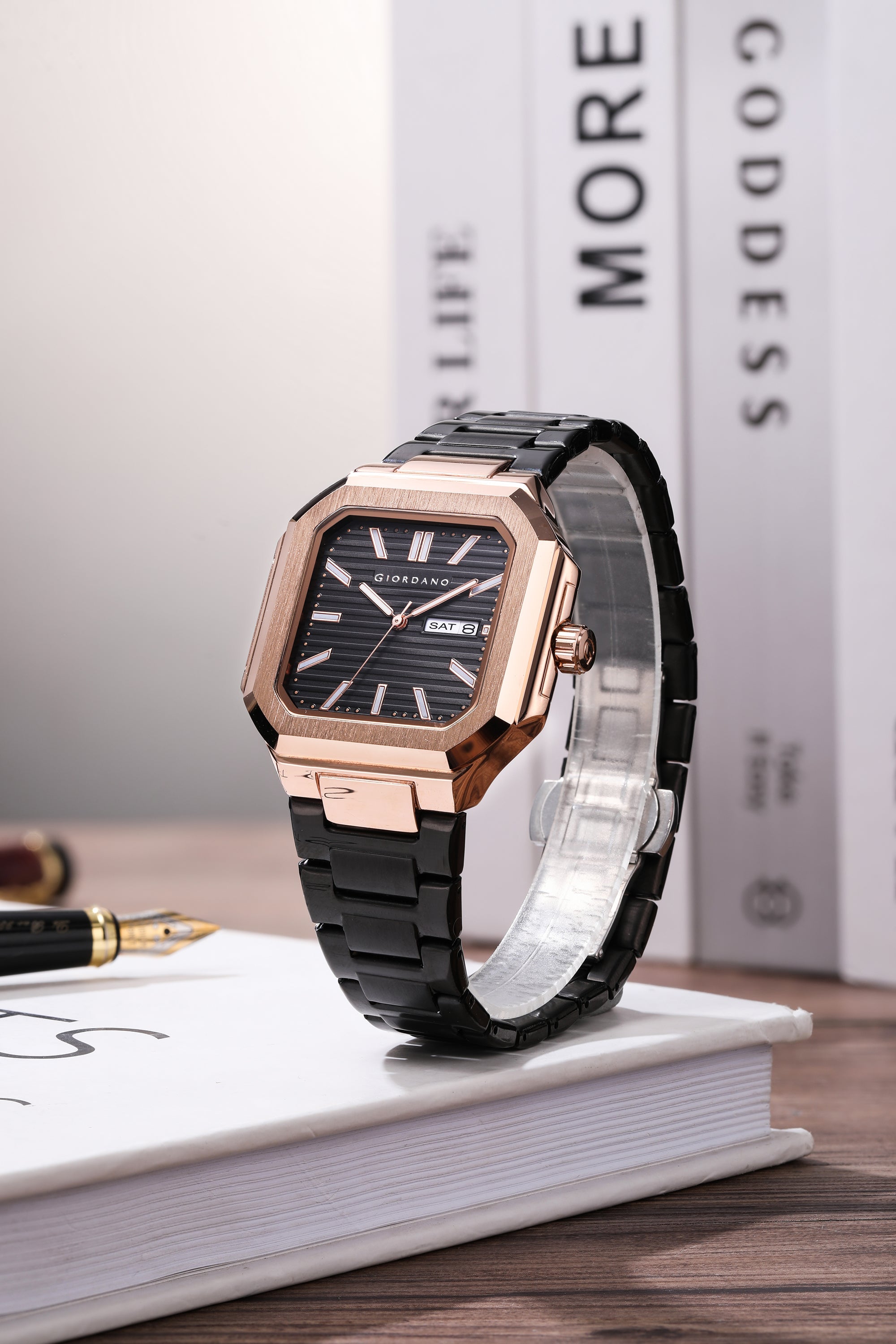 Giordano Square formal Watch for men – Textured Dial,Day & Date Display and Stylish stainless steel strap GZ-50140-11